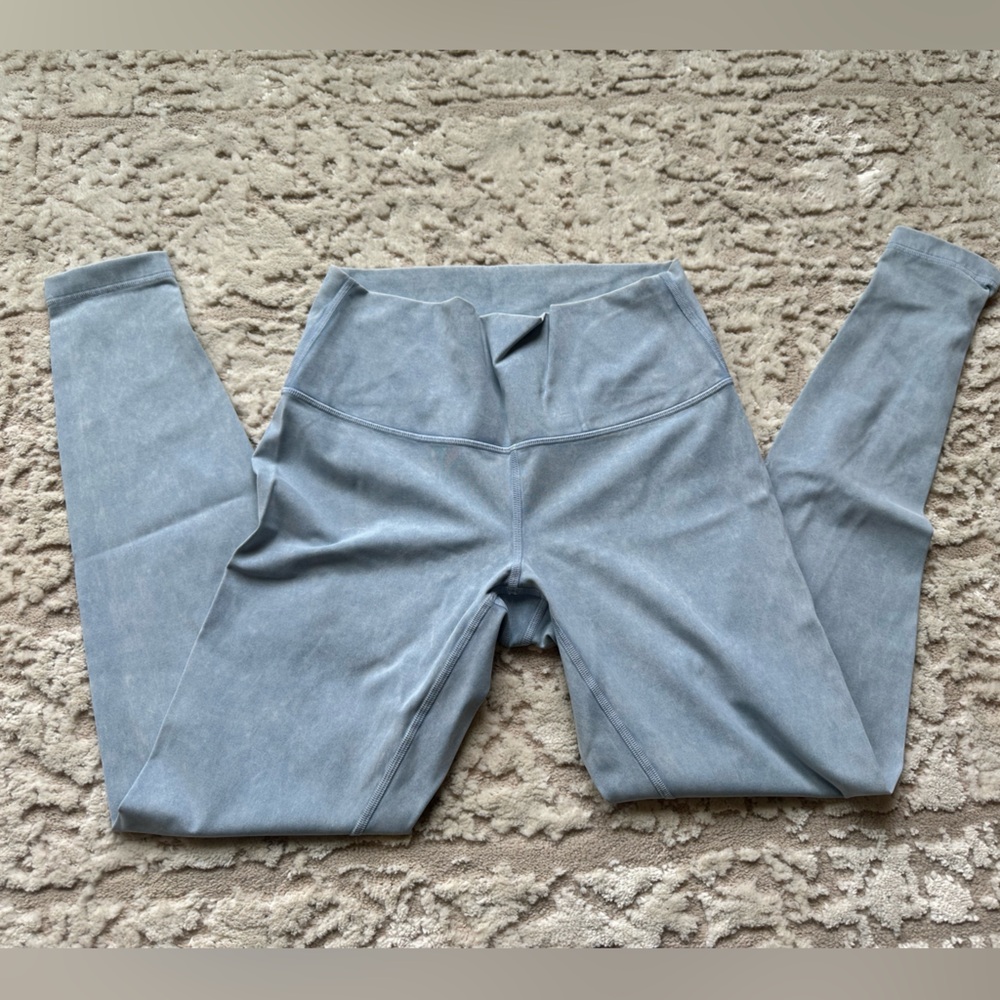 Lululemon. Rare tie dye wunder under leggings. Light blue color.